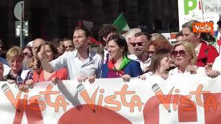 Tantissime persone alla manifestazione del 25 aprile a Milano per celebrare la Liberazione