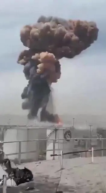 L'esplosione nel porto iraniano di Bandar Abbas