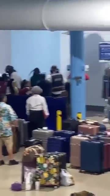 Scoppia la maxi rissa durante la crociera: il video choc