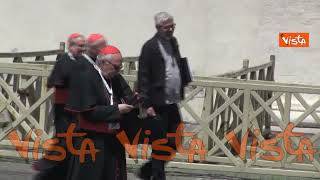 Conclave, l'uscita dei cardinali dalla congregazione del 2 maggio