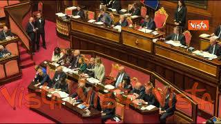 L'applauso della maggioranza per Giorgia Meloni durante il premier time al Senato