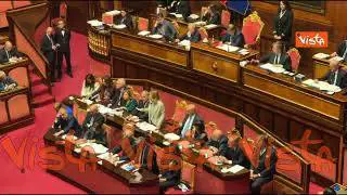 L'applauso della maggioranza per Giorgia Meloni durante il premier time al Senato
