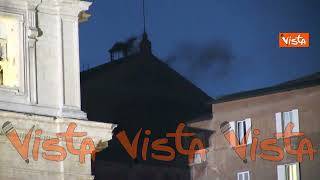 Conclave 2025, prima fumata nera, ancora nessun Papa eletto