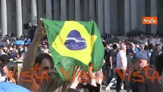 Conclave, da Malta alla Bulgaria, dall'India a Cuba, le bandiere sventolate in Piazza San Pietro