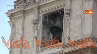 Conclave 2025, c'è la fumata bianca, le campane di San Pietro suonano a festa per il nuovo Papa