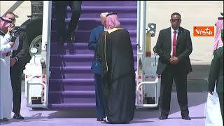 Trump atterra a Riad per la sua missione diplomatica in medio oriente, le immagini