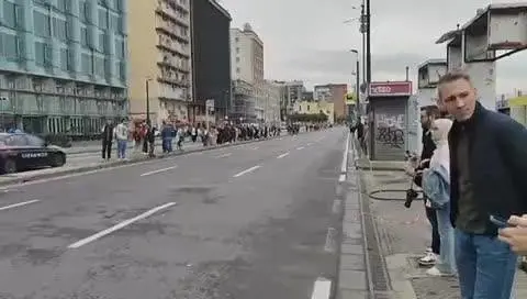 Il momento dell'agguato dei ProPal al Giro d'Italia