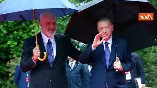 Erdogan arriva a Tirana per vertice Comunità politica europea. Ad accoglierlo Edi Rama