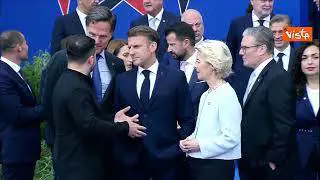 Zelensky parla con Rutte, Macron e von der Leyen prima della foto di gruppo al vertice Cpe di Tirana