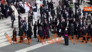 Jd Vance arriva sul sagrato di San Pietro