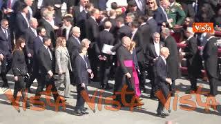 La premier Giorgia Meloni a piazza San Pietro per la Messa d'insediamento di Papa Leone XIV