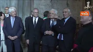 Zaia dona a Mattarella il leone di San Marco in vetro di Murano