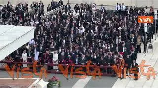 Messa di insediamento Papa Leone, lo scambio pace tra i leader del mondo
