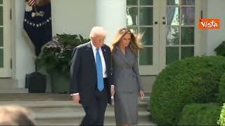 Trump e la First Lady Melania nel giardino delle Rose per la firma legge contro revenge porn