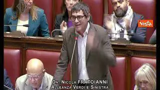 I deputati di Avs mostrano le bandiere della Palestina in Aula, Rampelli toglie parola a Fratoianni