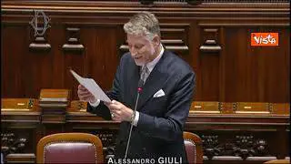 Giuli: Superbonus su immobili storici? Sciagurato uso, vi infliggerò attacco di letargia indignata