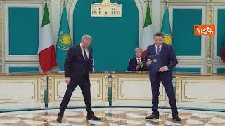 Meloni e il Presidente del Kazakistan Qasym Jomart Toqaev alla cerimonia dello scambio degli accordi