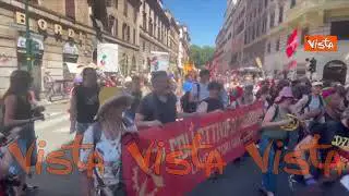 "No bavaglio", lo striscione al corteo a Roma contro il Dl Sicurezza