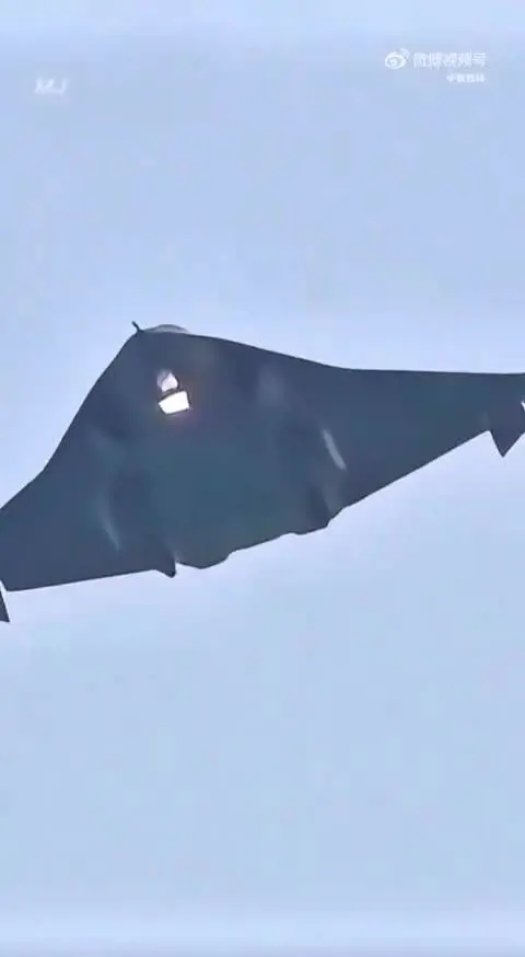 Il nuovo video del misterioso jet cinese J-36 in volo