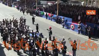 Festa della Repubblica, Arisa canta l'inno di Mameli davanti al Presidente Mattarella