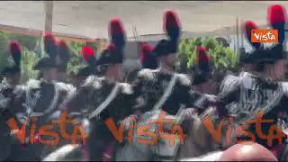 2 Giugno, i reparti a cavallo di Polizia e Carabinieri sfilano alla parata ai Fori Imperiali