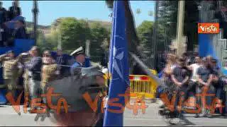 2 Giugno, le bandiere di Nato e Ue sfilano alla parata ai Fori Imperiali
