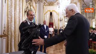 "Carabinieri nella tormenta", la statuetta in dono a Mattarella per l'anniversario dell'Arma