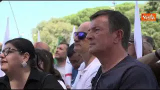 “Palestina libera”, il grido della folla alla manifestazione pro Gaza in Piazza San Giovanni a Roma