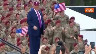 Trump balla sulle note di Ymca tra le truppe a Fort Bragg per 250esimo anniversario nascita esercito