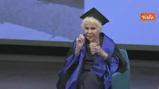 Laurea ad honorem a Ornella Vanoni: "Ero ignorante, ma poi arrivò Strehler"