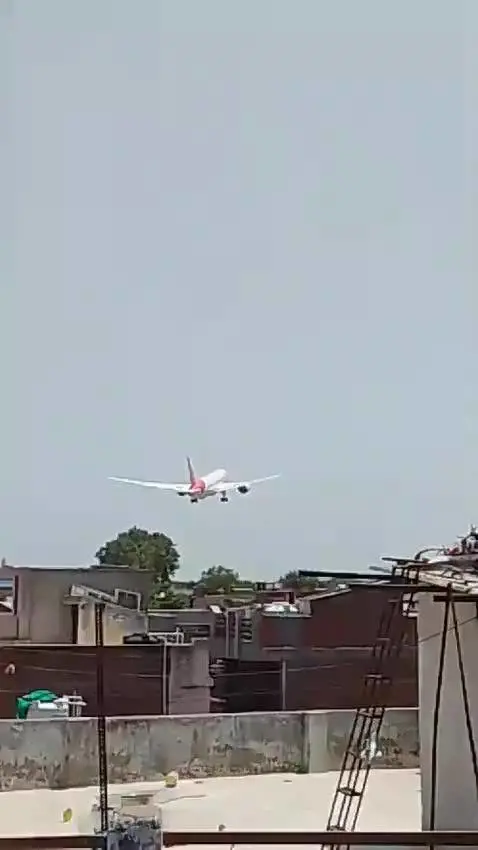 Lo schianto dell'aereo in India poco dopo il decollo