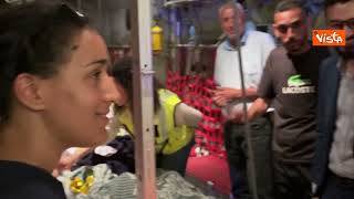 "Grazie Governo italiano", un papà di Gaza a bordo dell'aereo atterrato a Linate con bimbi da curare