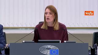 Metsola (Parlamento Ue) augura happy birthday a Kaya Kallas alla sessione plenaria del Parlamento Ue