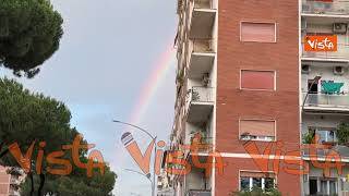 Un bellissimo arcobaleno prima singolo e poi doppio su via Prenestina, Roma dopo un breve acquazzone