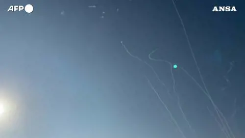 Missili iraniani intercettati sopra Tel Aviv 