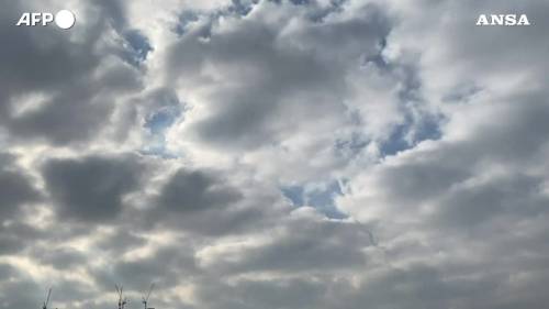 Ondata di missili su Israele, scie di fumo su Tel Aviv