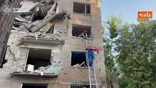 Guerra in Ucraina, operazioni di soccorso a Kiev dopo l'attacco russo avvenuto nella notte