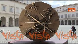 Addio al Maestro Arnaldo Pomodoro, ecco il suo "Disco in forma di rosa del deserto" al Quirinale