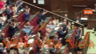 Meloni: Io Presidente del Consiglio dell'Italia, una Nazione che conta. Standing ovation maggioranza