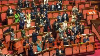 Standing ovation di FdI per la premier Meloni dopo l'intervento di Malan in Senato