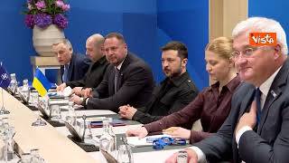 L'abbraccio tra Rutte e Zelensky al vertice Nato