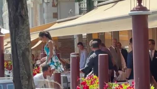 Bezos e la moglie Lauren Sanchez all'Harry's Bar e poi in gondola
