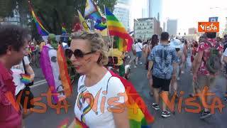 La colorata sfilata del Milano Pride