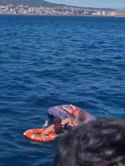 Nonna e nipote al largo dalla costa: il salvataggio della Guardia costiera
