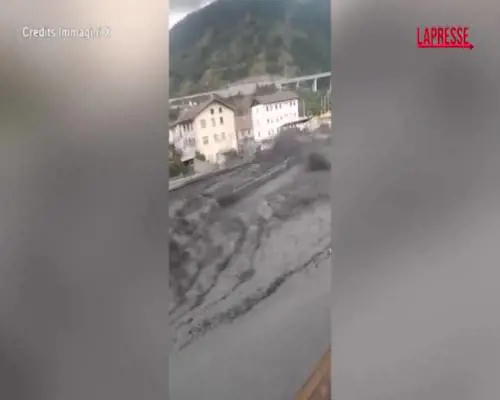 Maltempo a Bardonecchia, esonda il rio Frejus: le immagini del fiume di fango