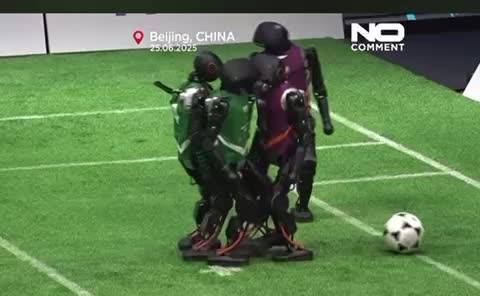 La partita di calcio tra robot umanoidi