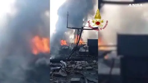 Esplosione al distributore, paura a Roma