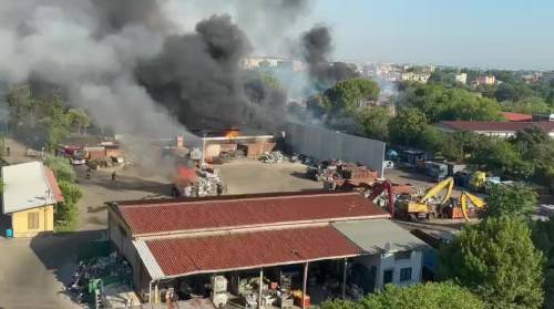 Roma, l'esplosione dall'alto ripresa da un cellulare