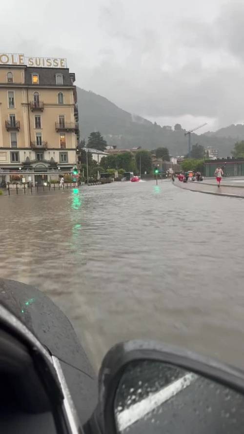Allagato il centro di Como