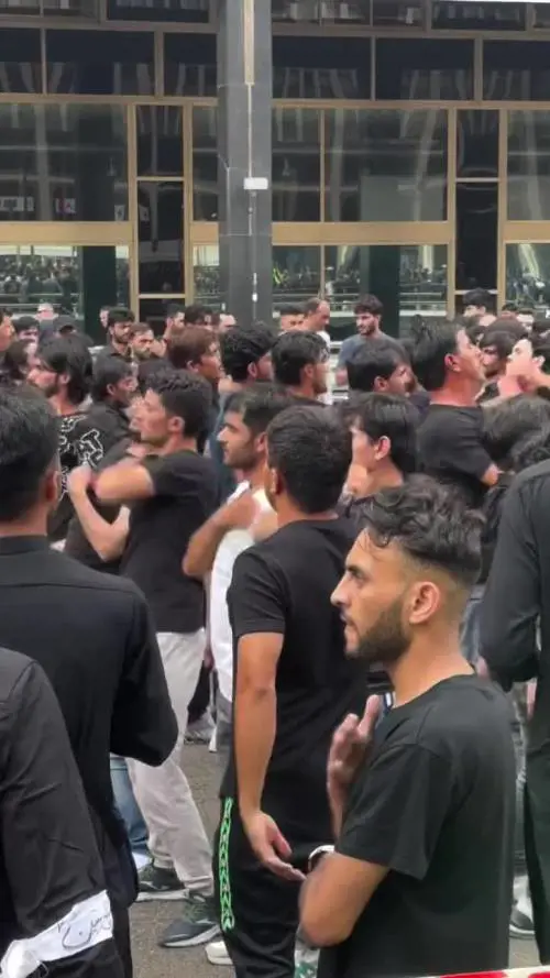 Donne isolate alla festa islamica: le immagini choc dell'Ashura